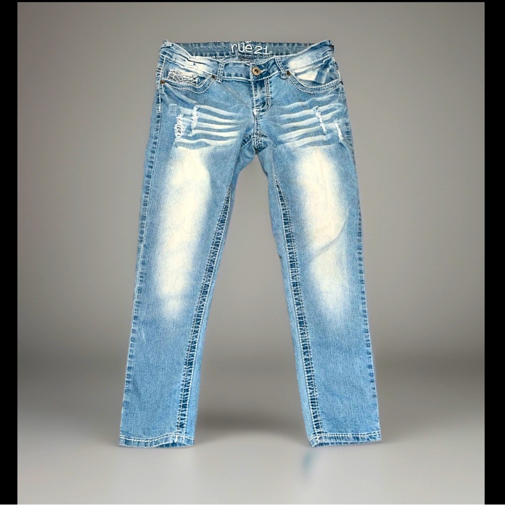 Crop Distressed Denim Capris 5-Pockets Jeans